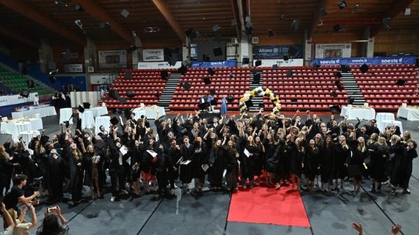 Busto diploma day acof