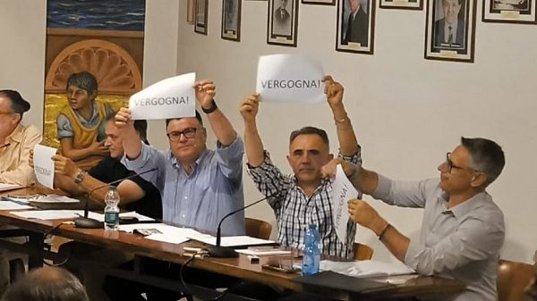 oggiona villa colombo proteste