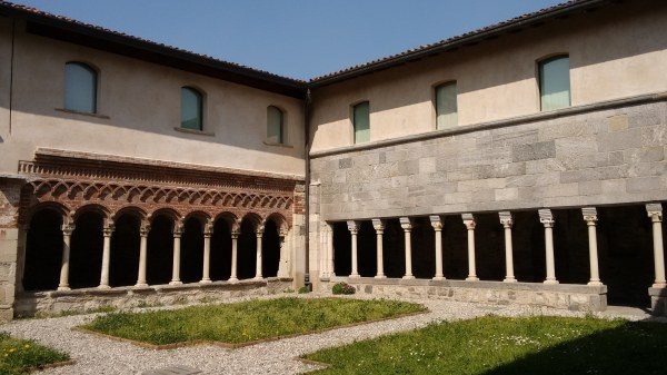 gavirate cerca volontari chiostro