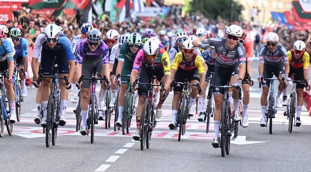 Vuelta Saragozza Viviani declassato Philipsen