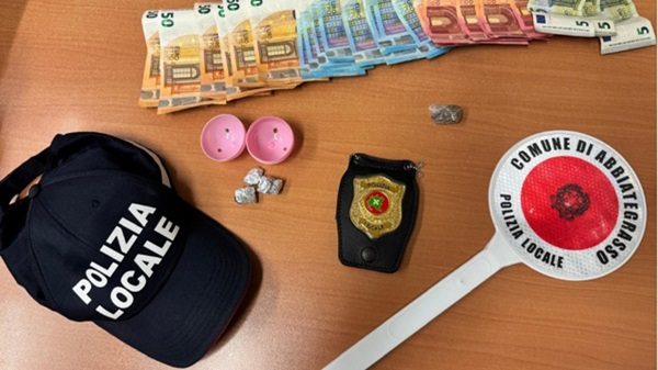 abbiategrasso spaccio arresto polizialocale