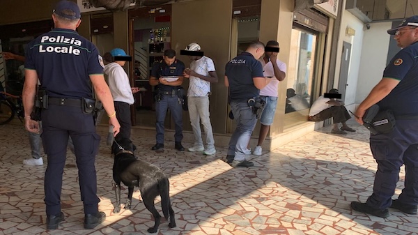 Gallarate controlli polizia stazione