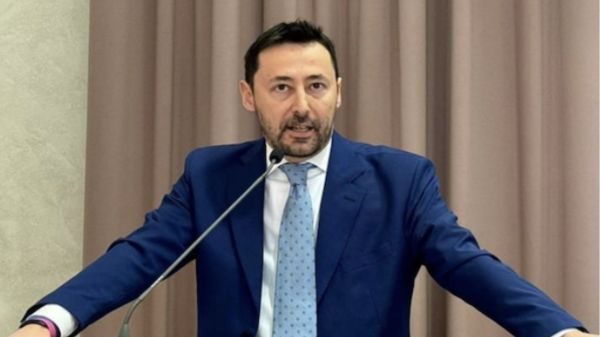 Varese svastiche Pd Longhini