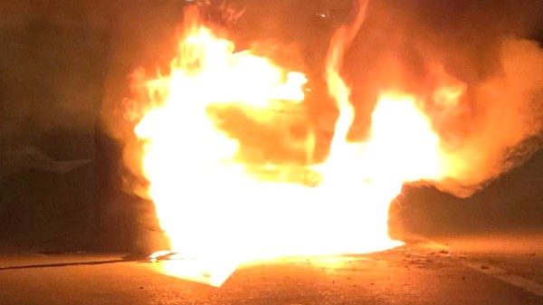 auto in fiamme cassano