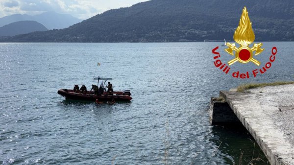 ragazzo disperso acqua calde