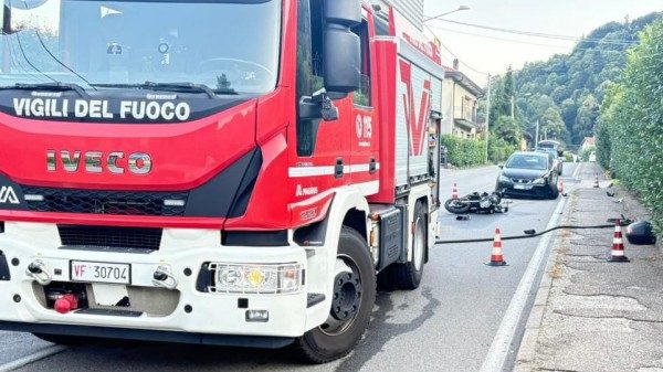 scontro auto moto bisuschio
