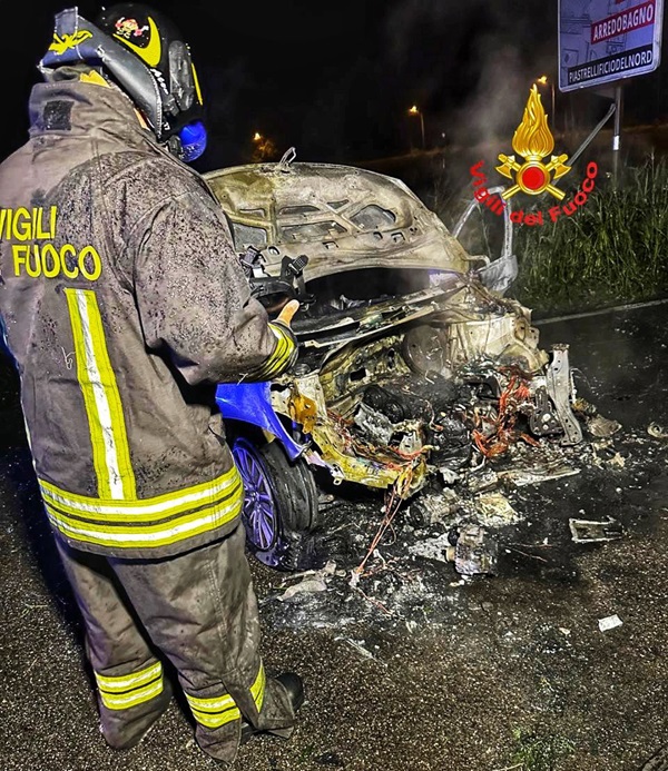 robeccosulnaviglio incidente fiamme vigilidelfuoco 