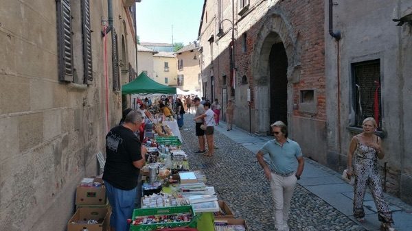 Castiglione fiera cardinale mercatino