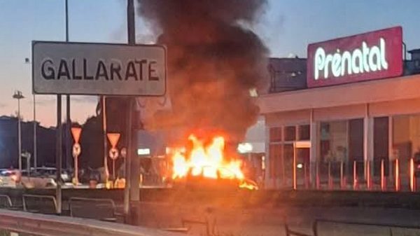 gallarate auto fiamme 336