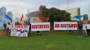 busto sit in vigili fuoco