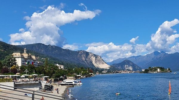 stresa violenza sessuale spiaggia