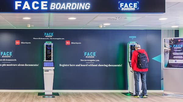 Linate aeroporto faceboarding sospeso