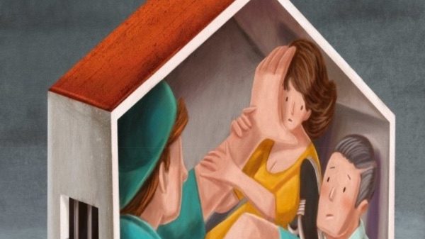 Varese violenza figli genitori