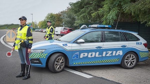 pattuglia polizia stradale