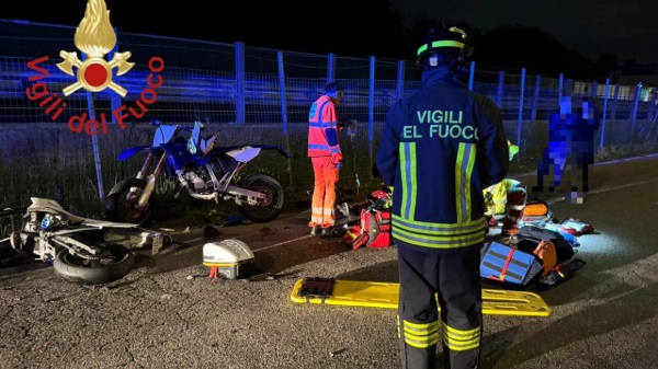 Scontro tra moto nel Comasco, morti sul colpo due ragazzi di 17 e 20 ...