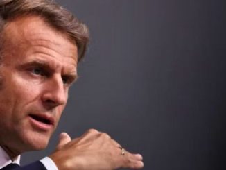 macron fantasma parigi