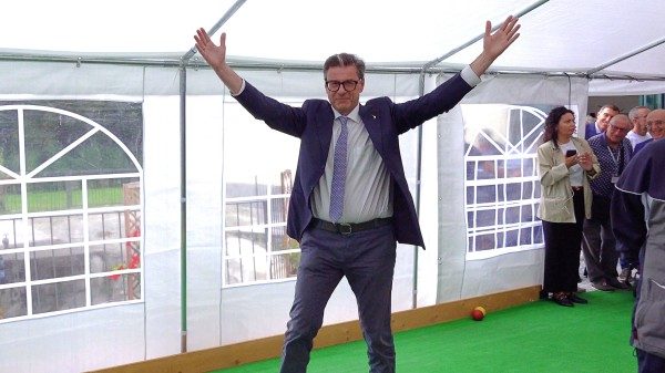 ministro giorgetti gioca bocce