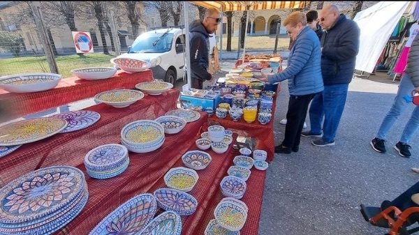 Angera castagnata ambulanti mercato
