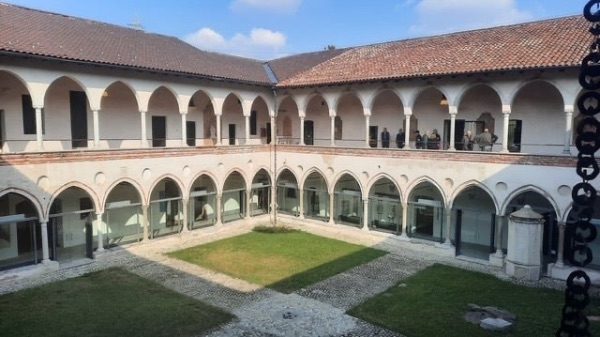 Cairate misticismo universo monastero