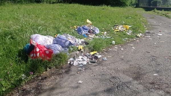 Cassano Valcuvia rifiuti abbandonati