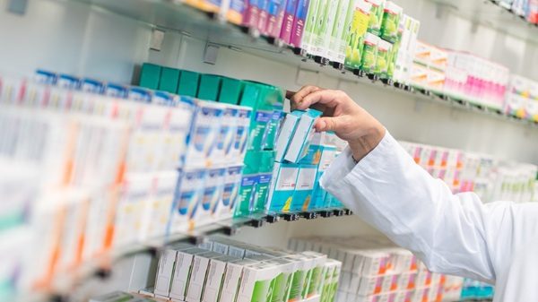 samarate apre nuova farmacia