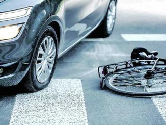 Novara bicicletta monopattino incidente