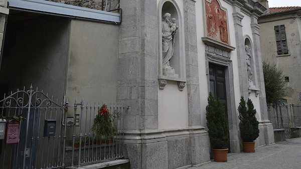 Castelveccana furto chiesa arresto