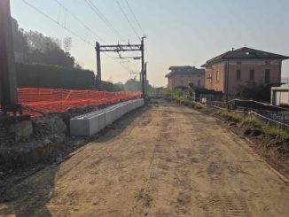 Gemonio ferrovia binario treno