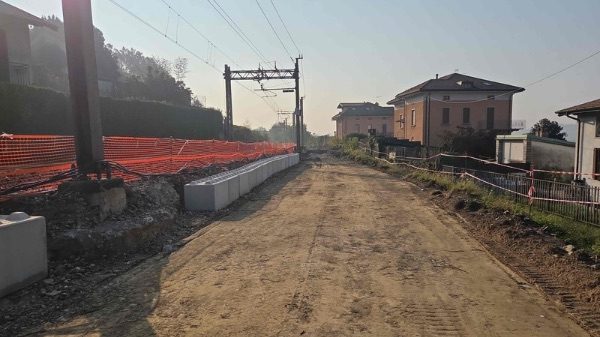 Gemonio ferrovia binario treno