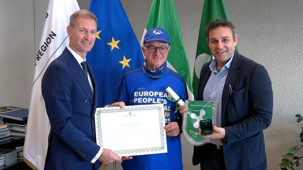 consiglio regionale premia ciclista memoria