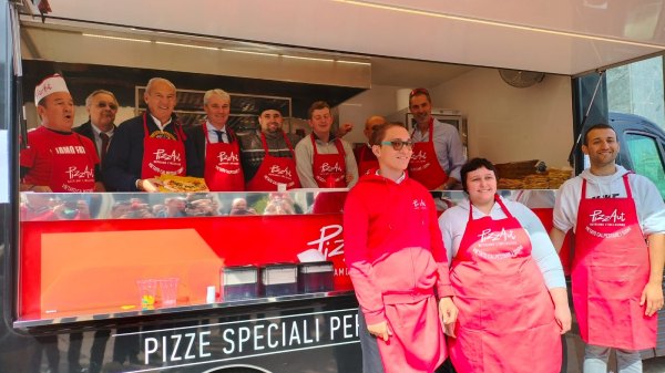 pizzaut varese ragazzi autistici