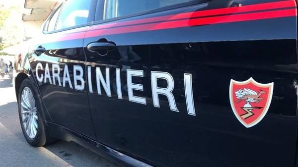 caronno gomma tagliata casa svaligiata