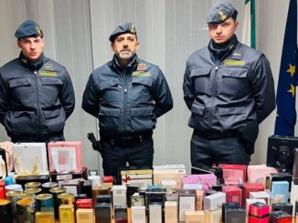 milano finanza profumi falsi