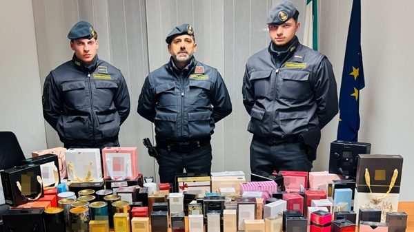 milano finanza profumi falsi