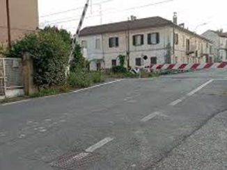 Olengo passaggio a livello chiuso