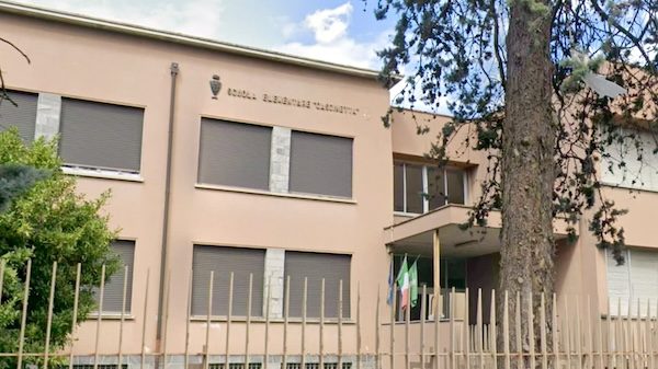 Gallarate scuola cascinetta stranieri
