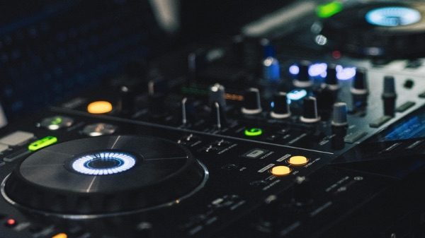 Malnate scuola masih dj
