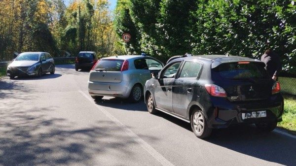 auto svizzera fermata arcisate