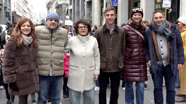 varese bambini marcia diritto