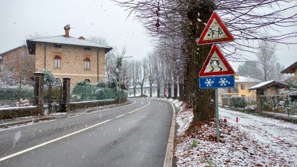 varese primi fiocchi neve