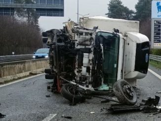 malpensa superstrada camion ribaltato