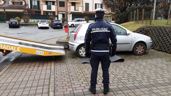 cavaria rimosse auto abbandonate