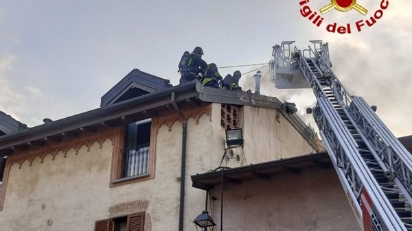 daverio incendio tetto palazzo