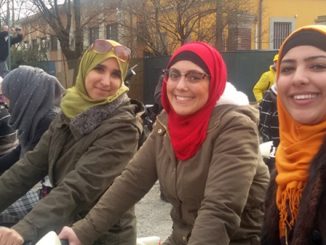 donne velo immigrate
