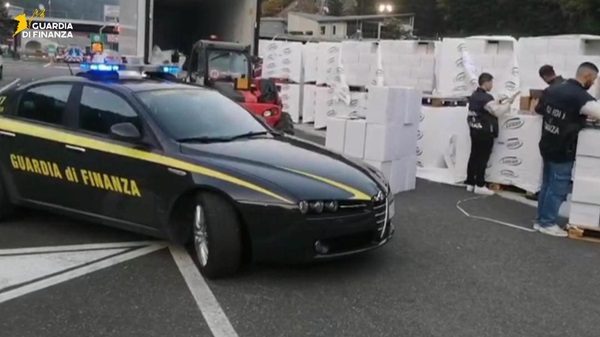 milano arresti tabacchi guardiadifinanza