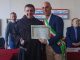 Padre Davide Sollami e il sindaco Marco Prestifilippo (foto Fb Comune di Porto Ceresio)