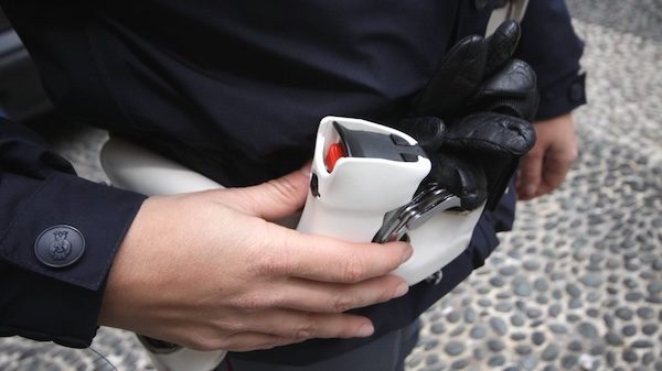 gallarate polizia spray peperoncino