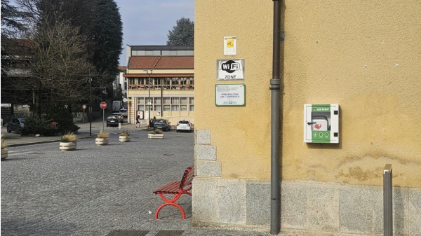 Albizzate Mega piazza defibrillatore