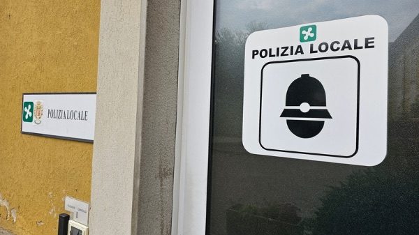 Albizzate rifiuti abbandonati multe