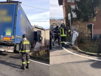 Varese camion incastrato manovra
